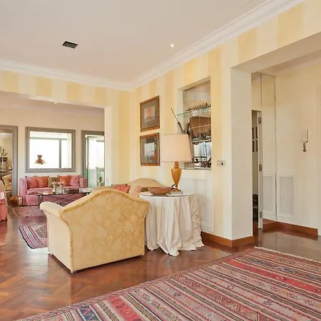 In - Fontana Di Trevi Penthouse Apartament *