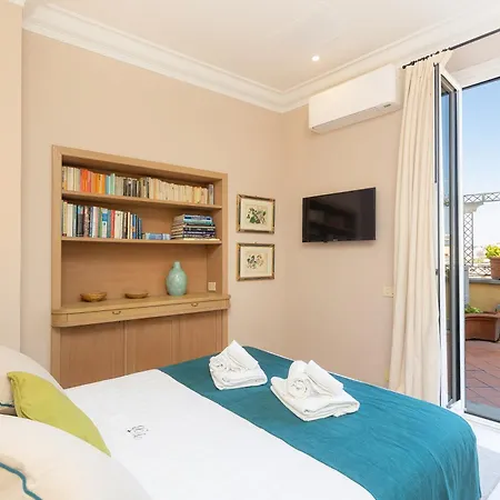 In - Fontana Di Trevi Penthouse