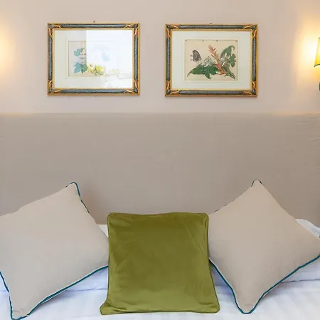 In - Fontana Di Trevi Penthouse *